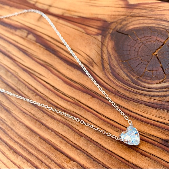 Delilah ♡ GOLD Crystal Heart Choker - Picture 5 of 5